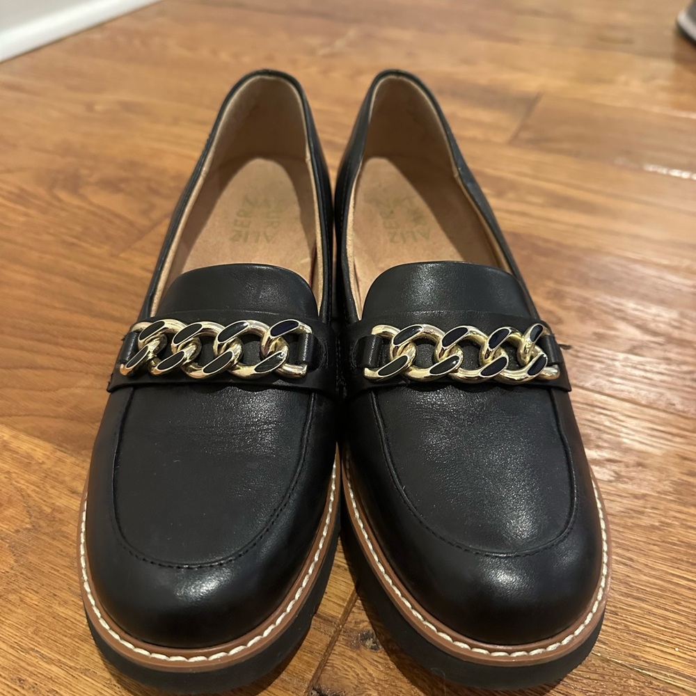 Naturalizer Black Chunky Heel Loafers with GOLD chain - Picture 3 of 6